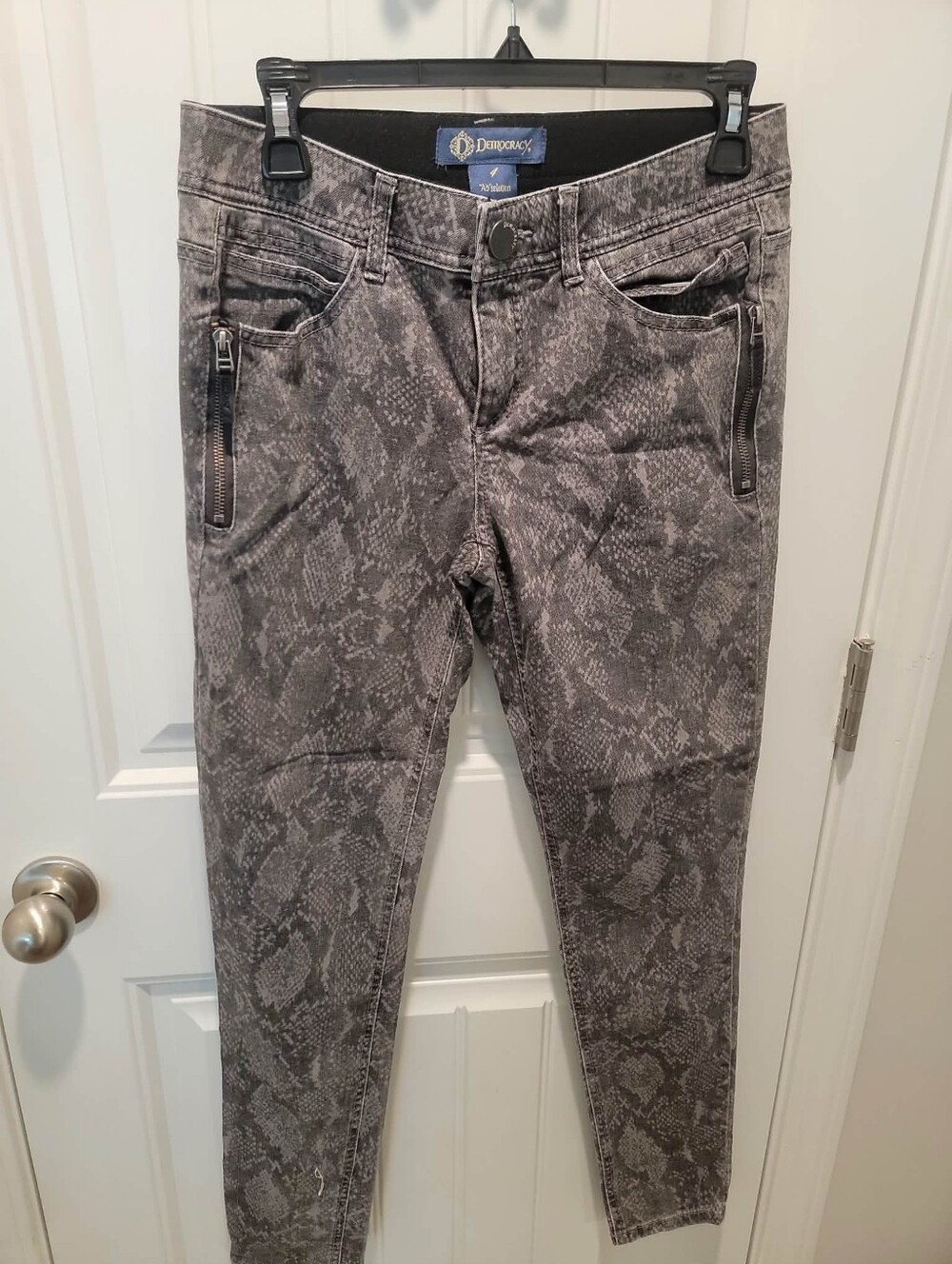 Democracy Ab Technology Size 4 Snakeskin Print Skinny Leg